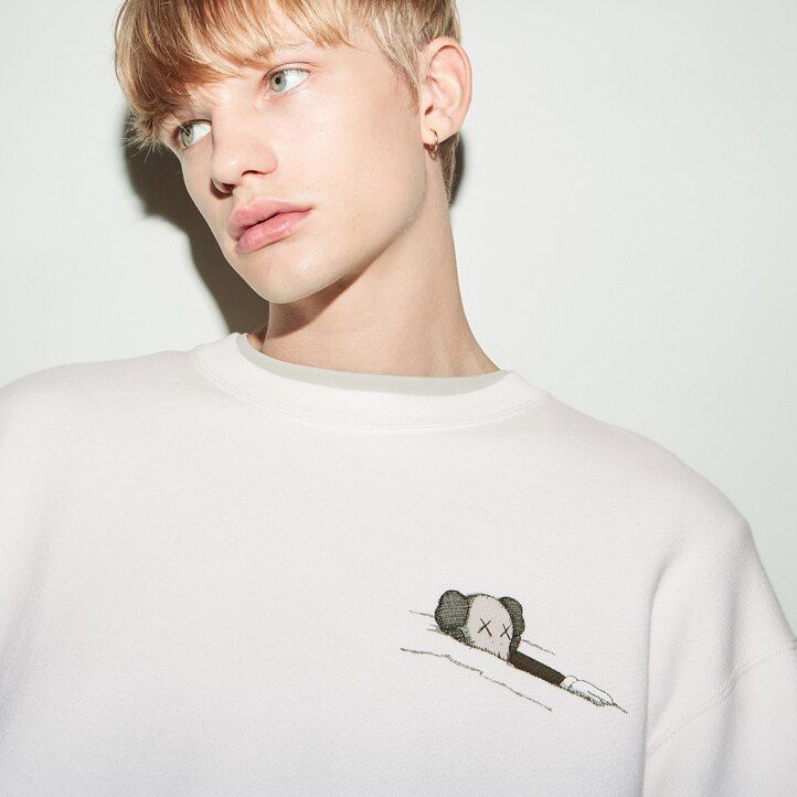 uniqlo kaws ut graphic sweatshirt herrluvtröja vit