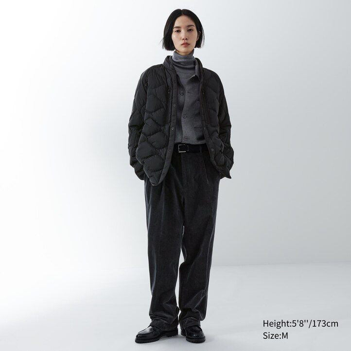 svarta uniqlo herrjackor i återvunnen hybridmodell