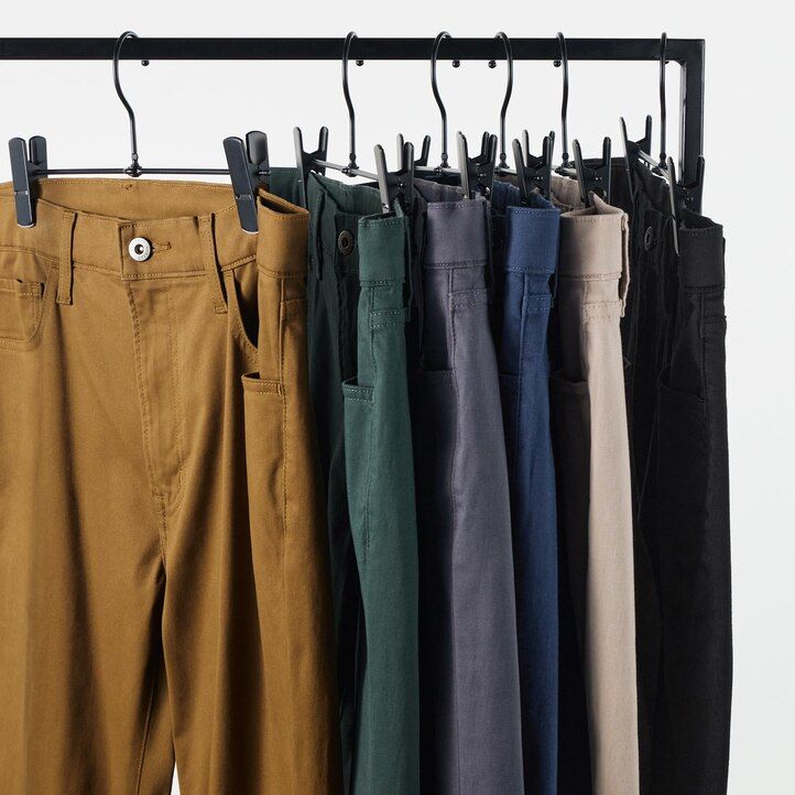 grå uniqlo ultra stretch skinny fit herrjeans i färg