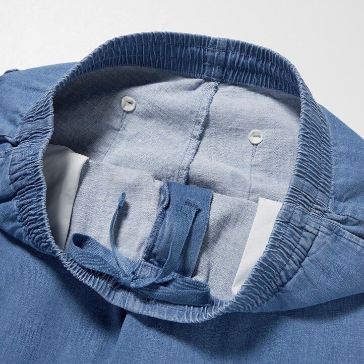 blå uniqlo herrjeans med avslappnad passform och ankellånga