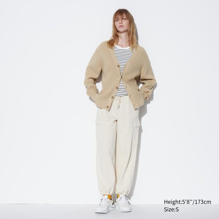grå uniqlo middle gauge stickad v-ringad herrtröja