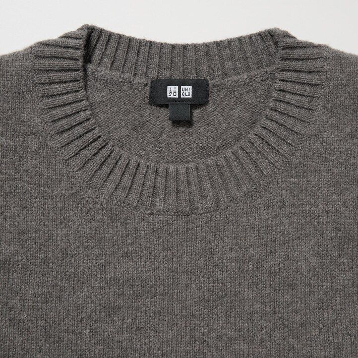 marinblå uniqlo premium lammullströjor med argyle-krage för män