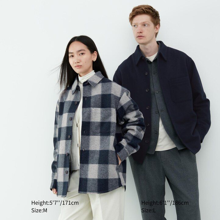 grå uniqlo-överskjorta för män