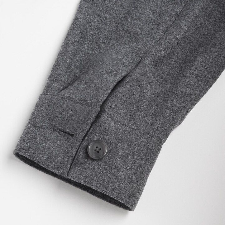 grå uniqlo herrskjorta i borstad twill