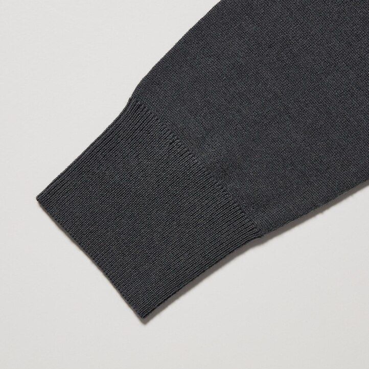 svart uniqlo pikétröja med 100 extra fin merinoullsärm för män