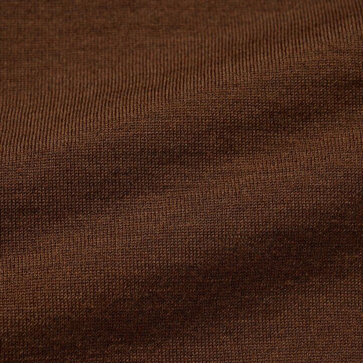 svart uniqlo pikétröja med 100 extra fin merinoullsärm för män