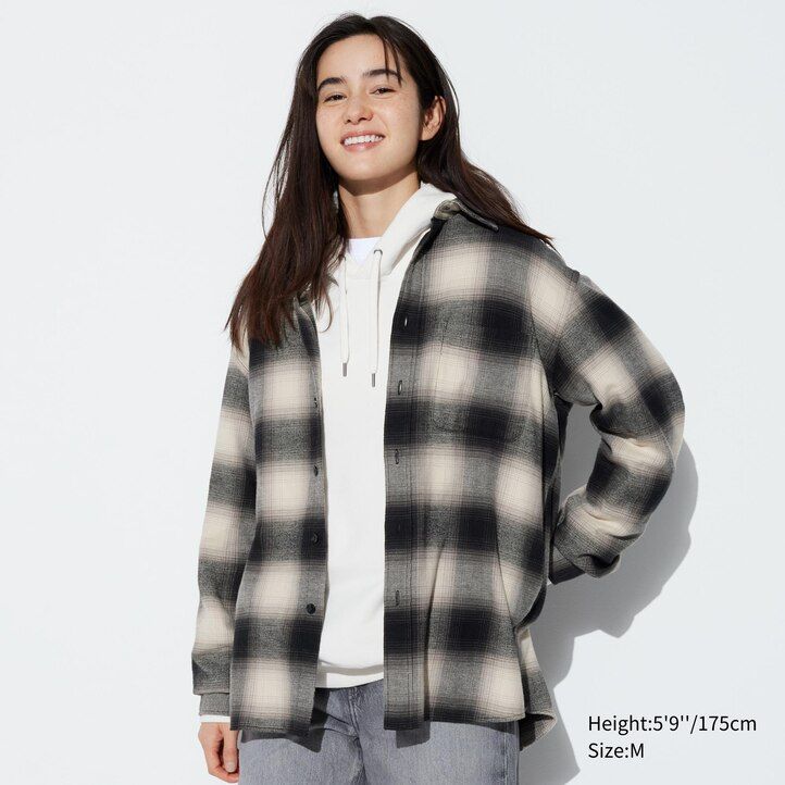 svart herr uniqlo flanellrutig t-shirt med vanlig krage