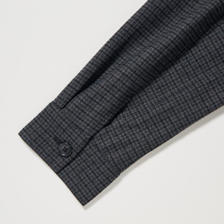 mörkgrå uniqlo herrskjortor i borstad twill med rutiga ärmar