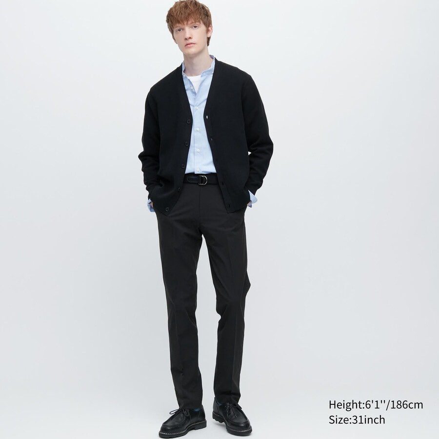 svarta uniqlo airsense ultralätta herrkostymer i bomullsliknande material