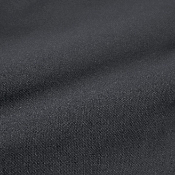 svarta uniqlo airsense ultralätta herrkostymer i bomullsliknande material