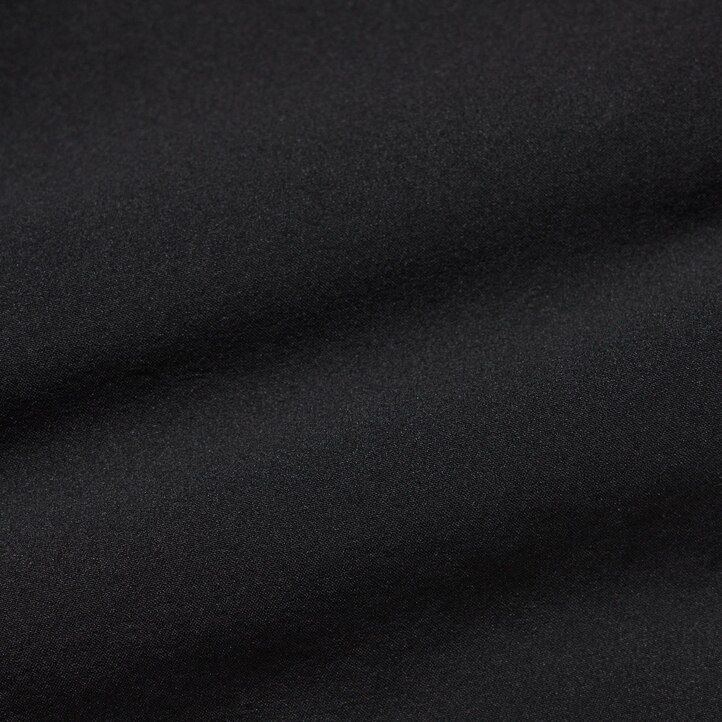 svarta uniqlo airsense ultralätta herrkostymer i bomullsliknande material