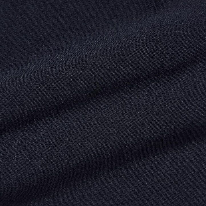 mörkgrå uniqlo airsense ultralätta ullliknande kostymer för män