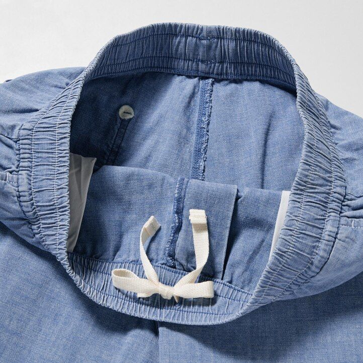 blå herrbyxor uniqlo chambray stretchiga easys