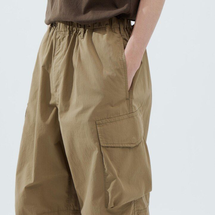 uniqlo wide fit parachutergo herrbyxor olivgrön