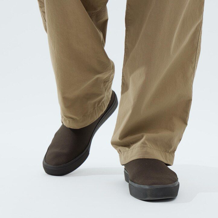 uniqlo wide fit parachutergo herrbyxor olivgrön