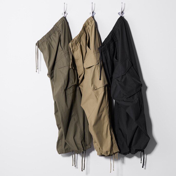 uniqlo wide fit parachutergo herrbyxor olivgrön