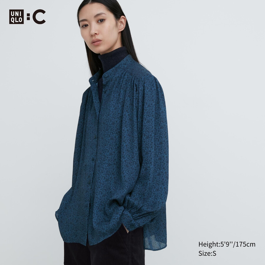 blå uniqlo tryckt volymblus för kvinnor