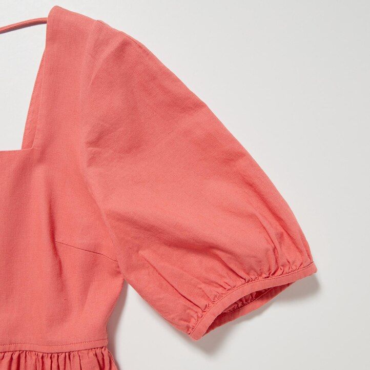 uniqlo klänning i linneblandning med volymärmar olivgrön