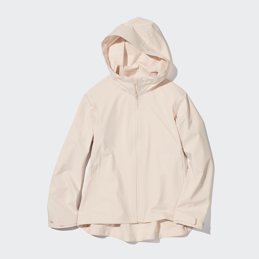 beige uniqlo blocktech damjackor