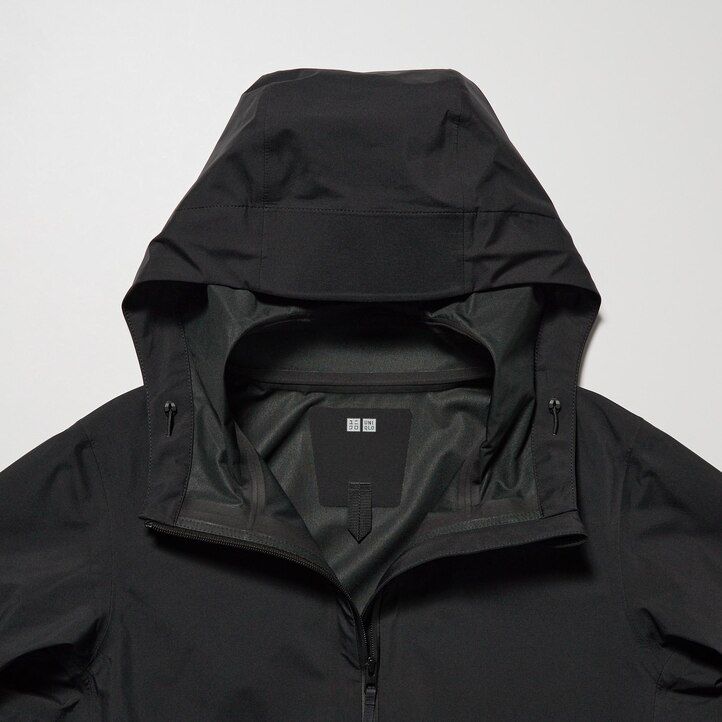 beige uniqlo blocktech damjackor