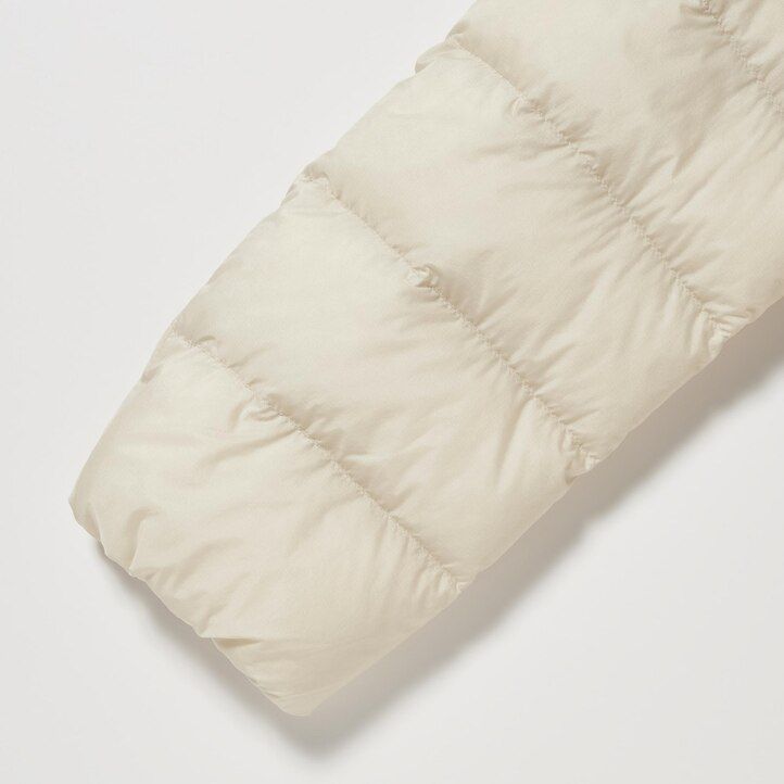 uniqlo ultra light down jackor dam beige