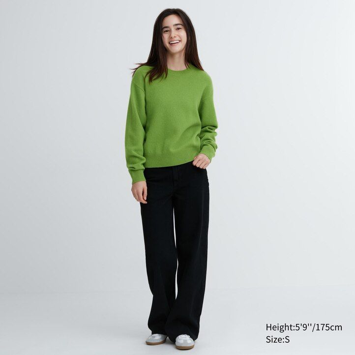 gröna uniqlo premium lammullströjor med rund hals för damer