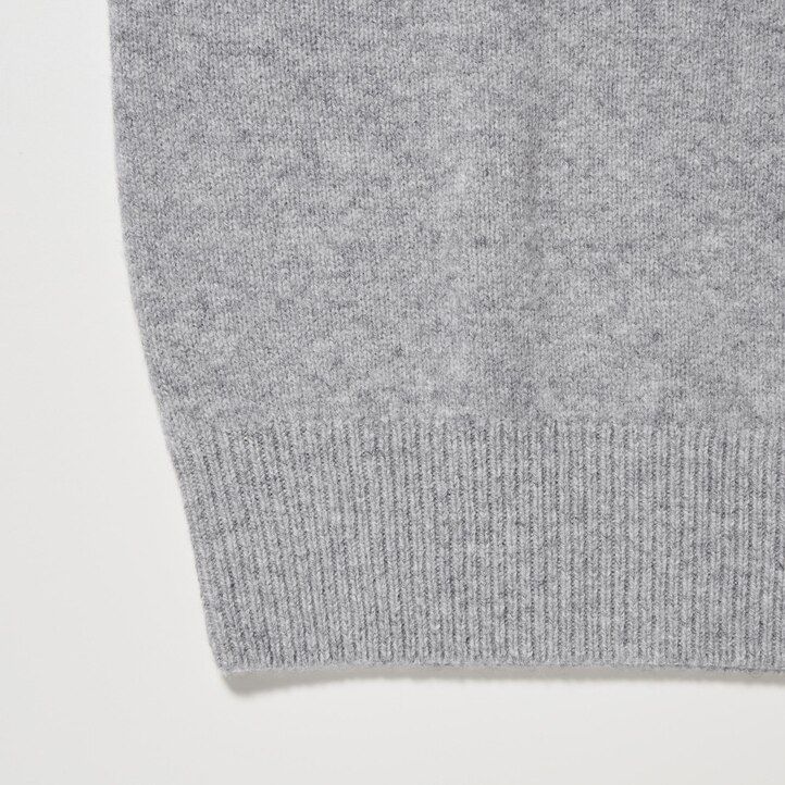 gröna uniqlo premium lammullströjor med rund hals för damer