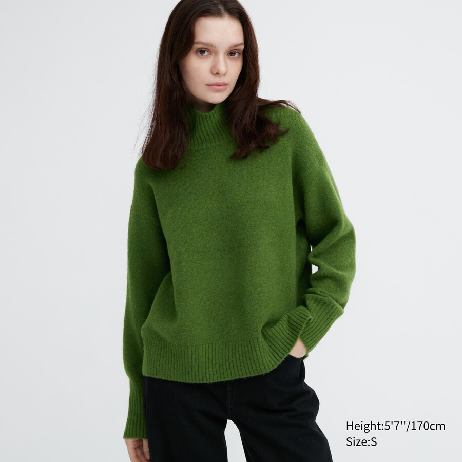 gröna uniqlo souffle garn tröjor med hög hals för damer