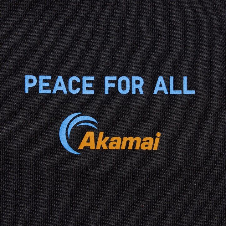 svarta uniqlo peace for all graphic akamai technologies t-shirts för kvinnor