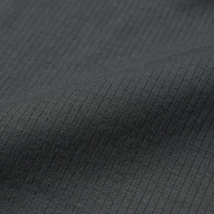 mörkgröna uniqlo heattech ribbade termo-t-shirts med rund halsringning och ärmar för kvinnor