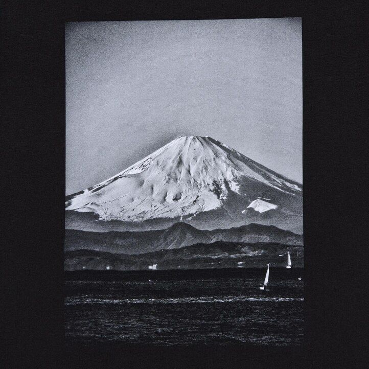 uniqlo peace for all graphic daido moriyama dam t-shirts svarta