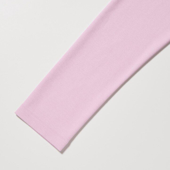 svarta uniqlo-t-shirts med slät bomull och stretchärmar för kvinnor