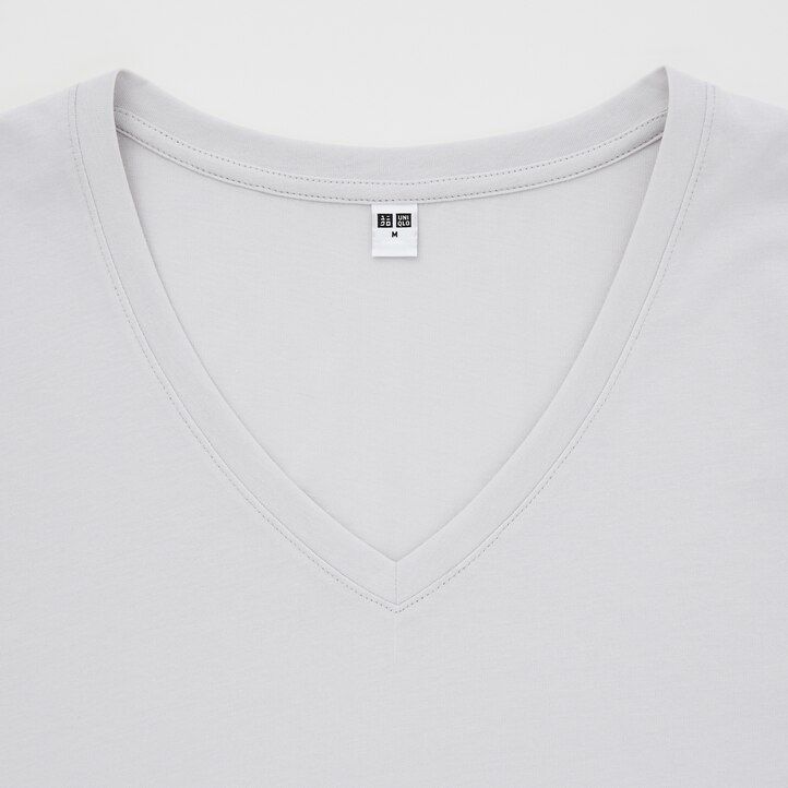 ljusgröna uniqlo 100 supima bomulls-t-shirts med v-ringning för kvinnor